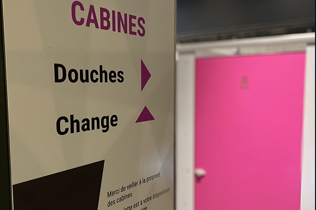 Cabines de douches et vestiaires