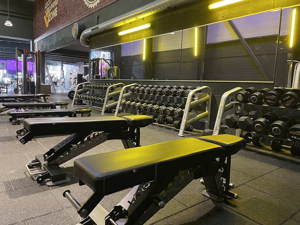 Bancs ajustables et inclinables pour la musculation